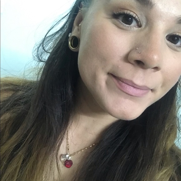 Meet your Posher, Ursula - Picture 1 of 1